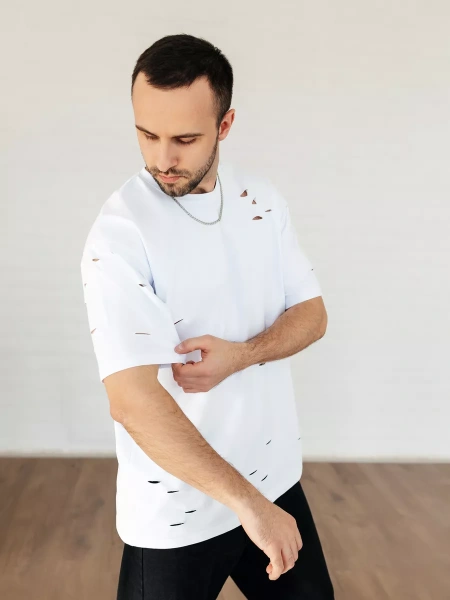 Футболка мужская базовая рваная оверсайз с дырками