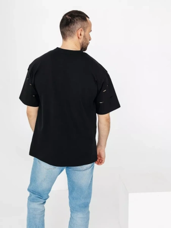 Черная футболка мужская оверсайз рваная с дырками