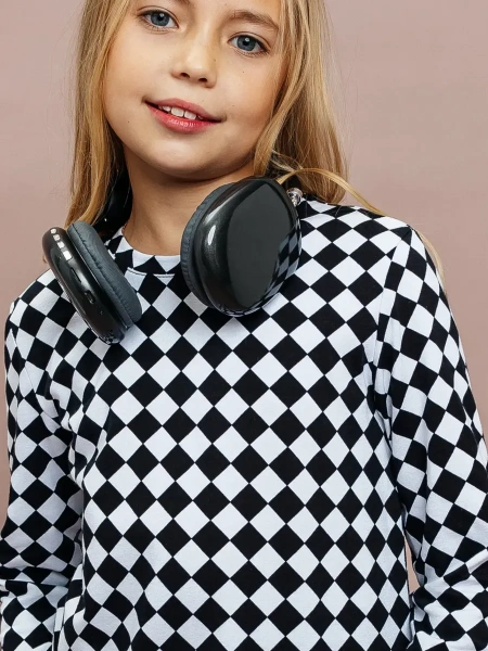 Лонгслив для девочки модный с принтом в сад