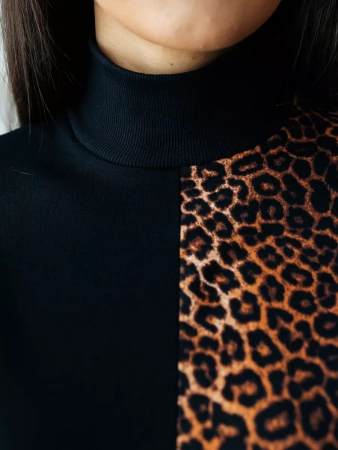 Трикотажное платье водолазка леопардовое плф597