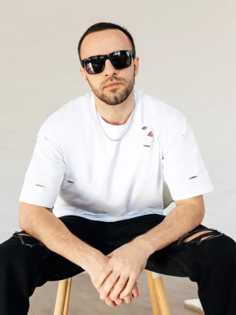 Футболка мужская базовая рваная оверсайз с дырками