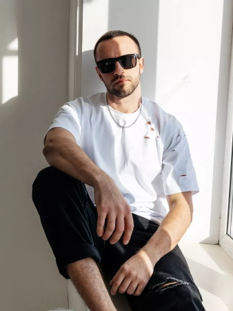 Футболка мужская базовая рваная оверсайз с дырками