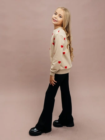 Свитшот для девочки нарядный с принтом сердечки