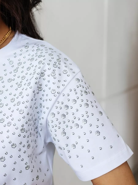 Футболка с принтом базовая хлопок имитация страз новогодняя